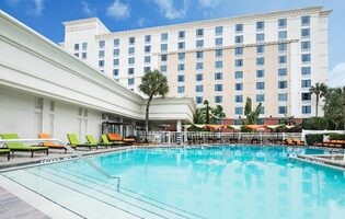 Holiday Inn & Suites across from Universal Orlando - International Drive