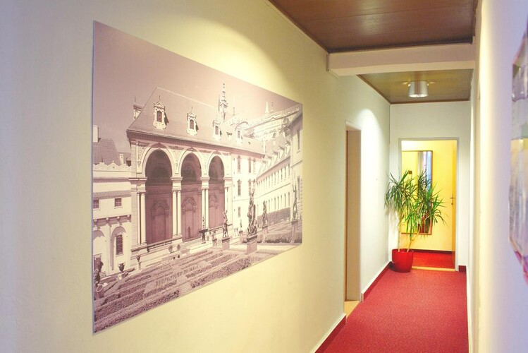 Charles Central photo 9